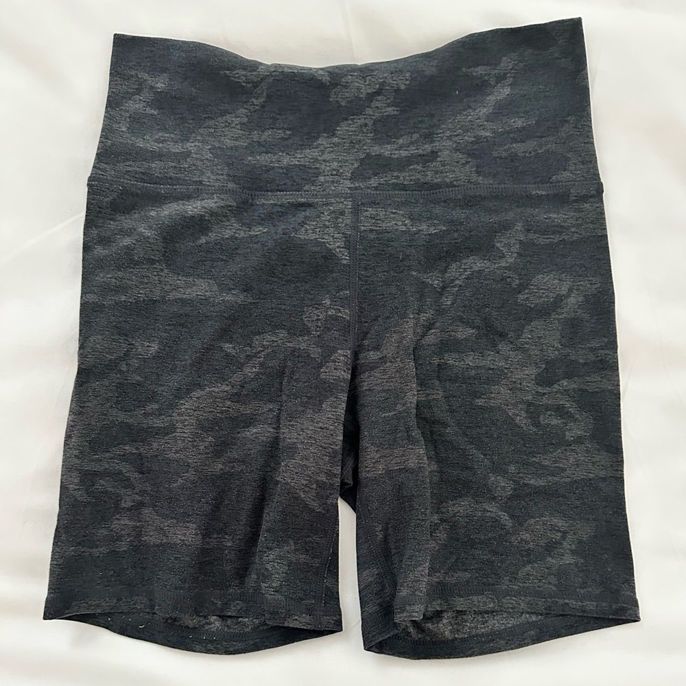 Vuori 6” high rise bike shorts